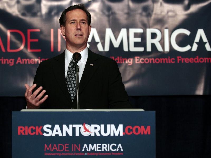 Obama nu trebuia să ceară scuze pentru arderea Coranului de către militarii americani, crede prezidenţiabilul republican Rick Santorum