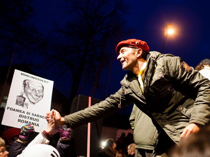 Radu Mazăre, dezamăgit de "revoluţia blegită" a renunţat la uniforma de Che Guevara