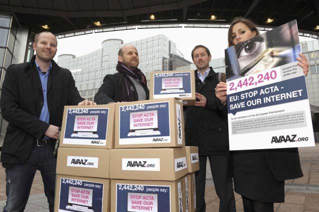 Petiţie împotriva ACTA depusă la Parlamentul European