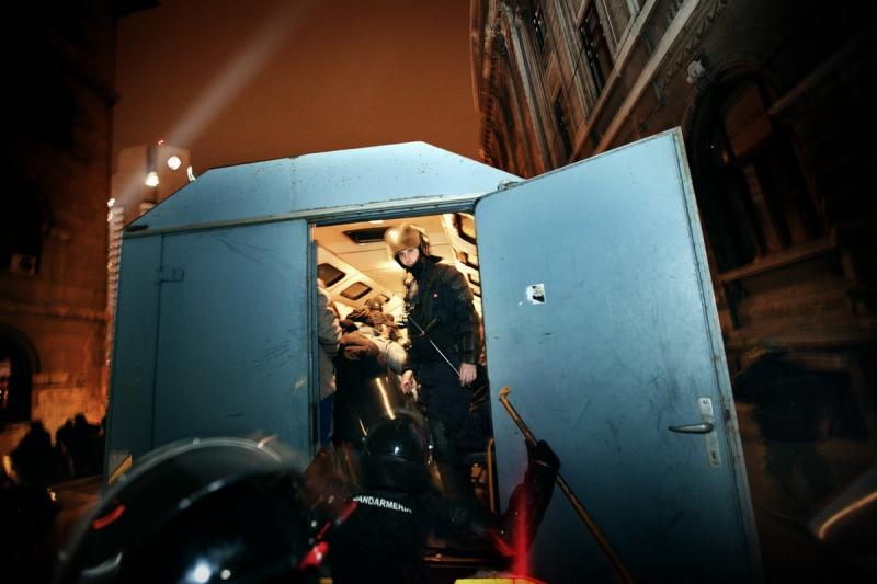 În bucătăria protestatarilor. Un fotoreportaj de Mugur Vărzariu 8549208