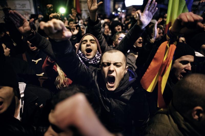 În bucătăria protestatarilor. Un fotoreportaj de Mugur Vărzariu 8549213