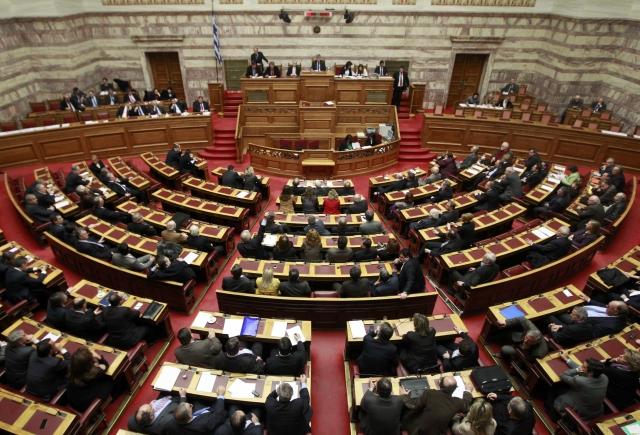 Parlamentul de la Atena aprobă noi reduceri bugetare cerute de creditorii Greciei