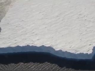 SPECTACULOS: Un iceberg de dimensiunile New York-ului se desprinde dintr-un gheţar din Antarctica (VIDEO)