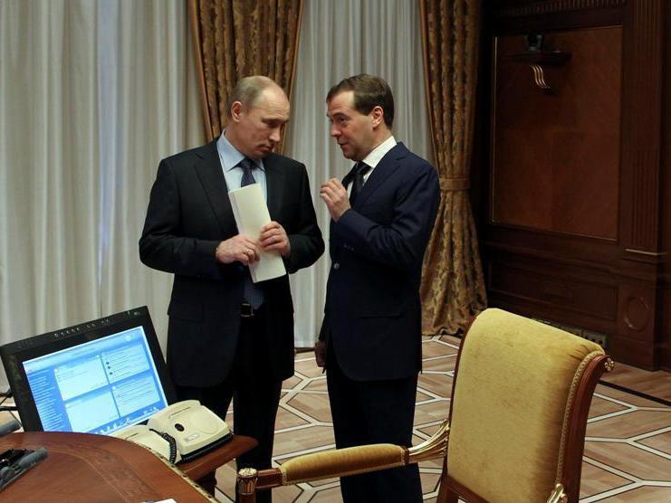 Putin confirmă: Dacă va fi ales preşedinte, îl va numi pe Medvedev premier