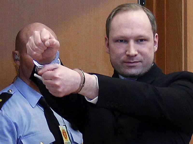 Anders Breivik se machia şi colecţiona sticle de vodcă, povesteşte fosta sa iubită