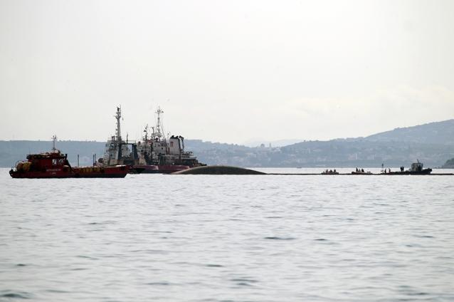 O navă care transporta 2.000 de tone de carburant s-a scufundat lângă Atena. Căpitanul, găsit mort în interiorul vasului