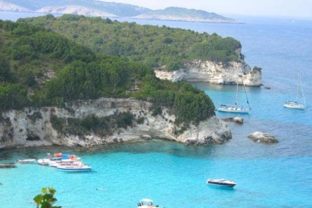Grecia a ajuns la fundul sacului: scoate la vânzare 120 de hectare pe insula Corfu