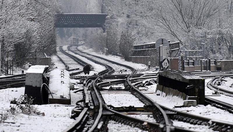 Peste 3.500 de persoane blocate în trenuri de mare viteză în nordul Franţei din cauza ninsorilor