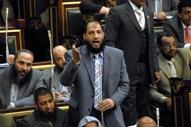 Un politician din Egipt a demisionat din Parlament după ce s-a descoperit că-şi făcuse operaţie estetică la nas