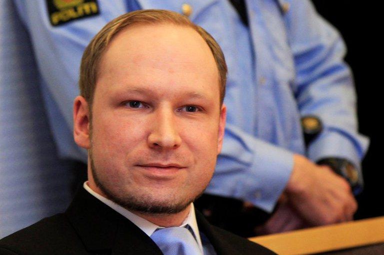 Asasinul norvegian Anders Breivik, inculpat oficial pentru "cea mai îngrozitoare crimă a timpurilor moderne"