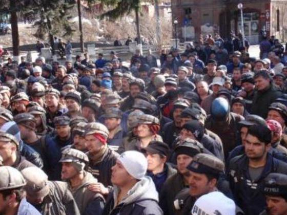 Minerii din Petroşani au suspendat protestele. Ortacii aşteaptă rezultatele negocierilor de la Bucureşti