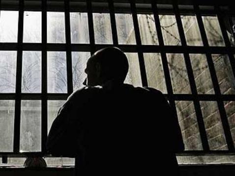 Anchetă la Penitenciarul Codlea: Adjunctul închisorii şi trei ofiţeri, reţinuţi