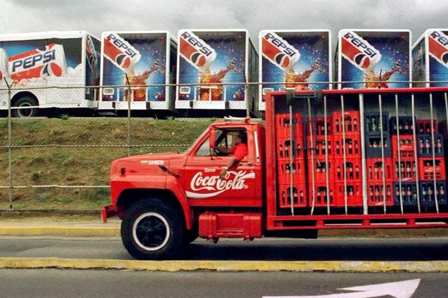 Coca-Cola şi Pepsi îşi schimbă reţetele pentru a evita un avertisment de cancer pe etichetă