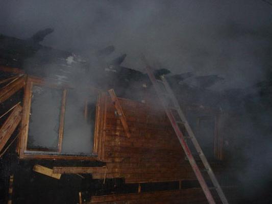 Incendiu de proporţii la Schitul Soveja: Flăcările au cuprins sala de mese şi chiliile măicuţelor