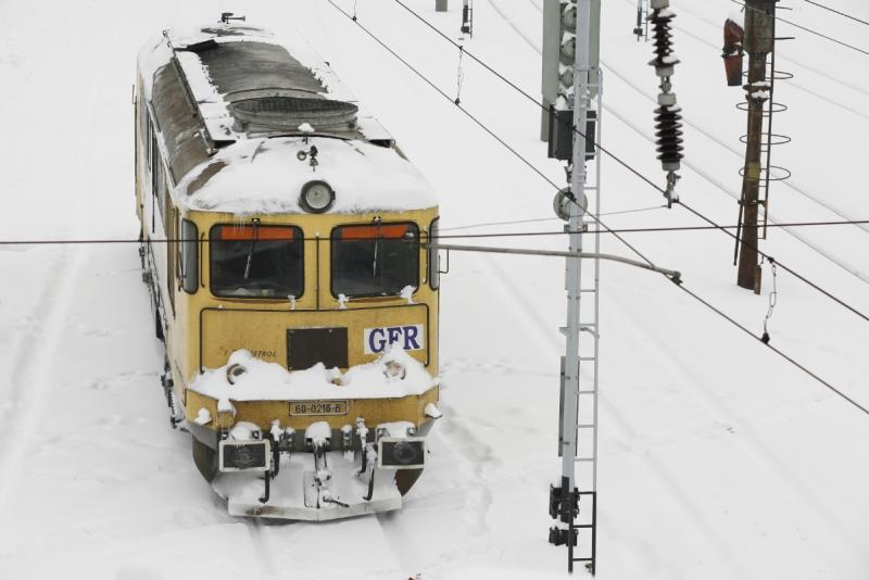 CFR Călători: Unele trenuri ar putea avea întârzieri din cauza ninsorii şi a vântului puternic