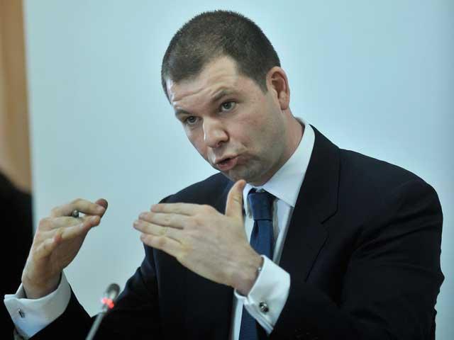 Bogdan Drăgoi (ministrul de Finanţe), campionul consiliilor de administraţie. A câştigat 200.000 de euro în 2011, din care doar 7% sunt din funcţia de secretar de stat