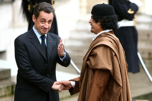 Sarkozy a muşcat mâna care l-a hrănit: Gaddafi a cotizat 50 de milioane de euro în campania prezidenţială din 2007