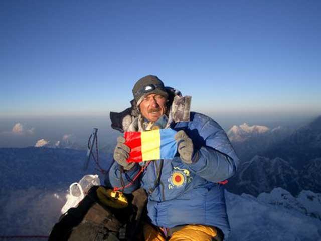 Gheorghe Dijmărescu, Everestul alpiniştilor din România. A sărit din tren şi a trecut Dunărea înot să scape de comunism