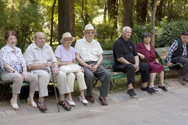 În România trăiesc 5.555.000 de pensionari. Vezi care este pensia medie