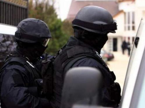 Percheziţii la locuinţele unor poliţişti din Cluj-Napoca suspectaţi că luau şpagă de la şoferi