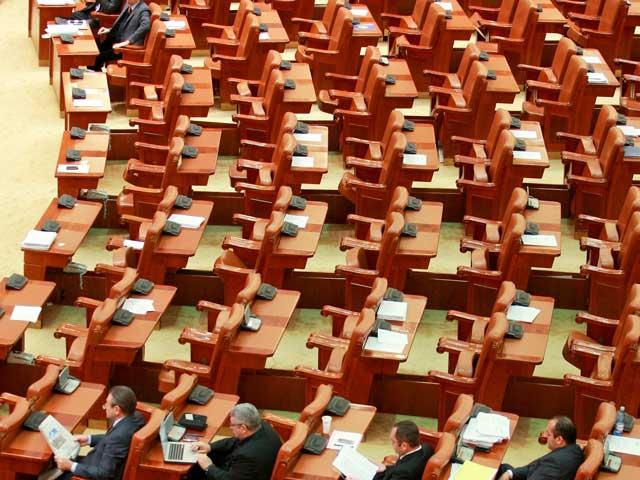 Peste 100.000 de români nu mai sunt reprezentaţi în Parlament
