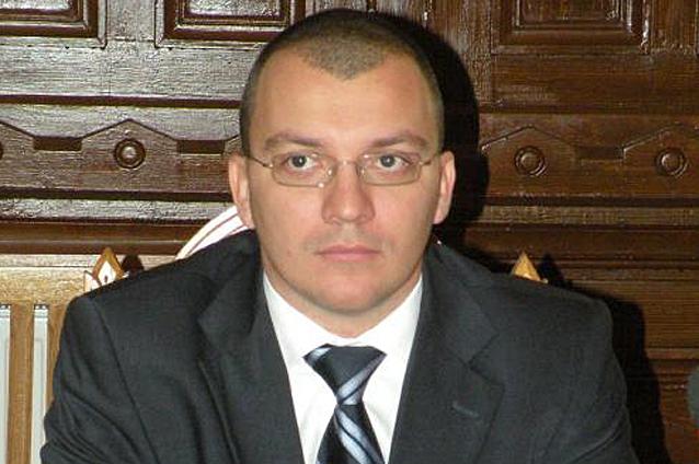 Deputatul Mihail Boldea, acuzat de înşelăciune într-o afacere cu imobile şi terenuri. Opt persoane reţinute de DIICOT în acest dosar
