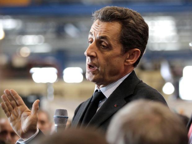 Nicolas Sarkozy şi-a pierdut cumpătul şi a jignit un jurnalist: Ce idiot! (VIDEO)