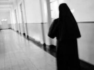 Călugăriţă în vârstă de 80 de ani, anchetată pentru furt de copil