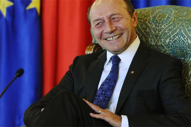 Băsescu, dispus să demisioneze la toamnă, în schimbul revizuirii Constituţiei