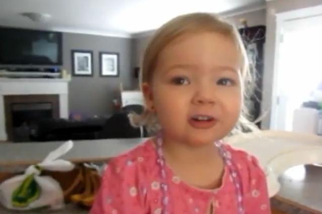 O fetiţă de doi ani cântă hit-ul lui Adele, "Someone Like You". Vezi clipul văzut în câteva zile de mii de persoane