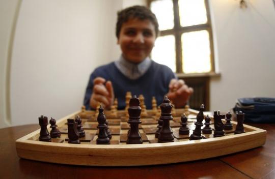 Băiatul orb campion la şah. Un reportaj 100% emoţie şi empatie umană