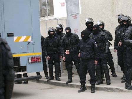 Percheziţii în Constanţa şi Tulcea: 40 de persoane, printre care şi 12 poliţişti, acuzate de furt şi corupţie