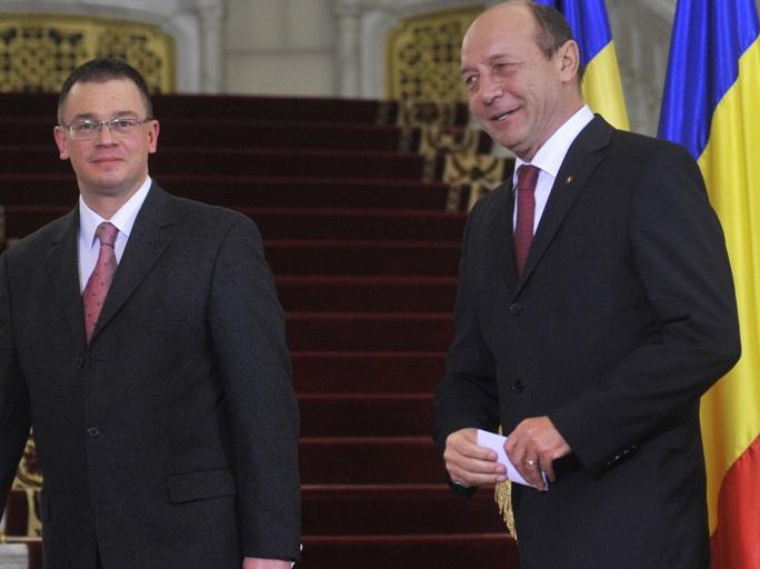 Băsescu şi Ungureanu, discuţii la Cotroceni. Premierul şi preşedintele analizează recuperarea salariilor şi scăderea CAS
