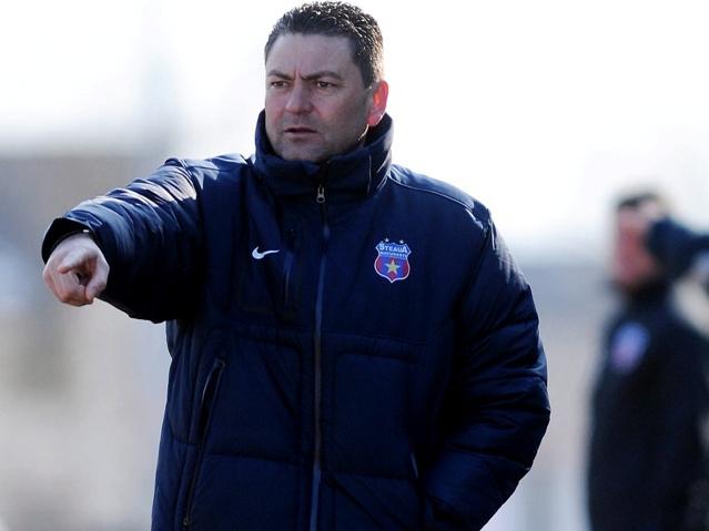 Antrenorul Stelei acuză FCM Târgu Mureş că a dezumflat mingile în repriza a doua