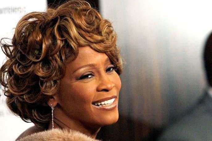 Medicii legişti au dezvăluit cauza oficială a morţii lui Whitney Houston. Ce a provocat decesul artistei