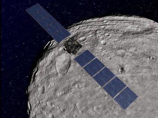 Noi imagini ale asteroidului Vesta, surprinse de sonda Down (VIDEO)