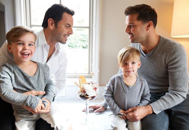 PREMIERĂ: Ricky Martin, alături de iubit şi de copiii săi, pe coperta Vanity Fair