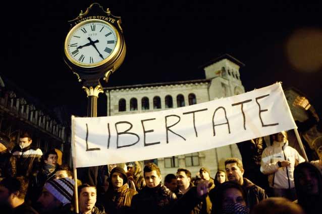 Studiu IRES: La 22 de ani de la Revoluţie, un sfert dintre români nu se simt liberi