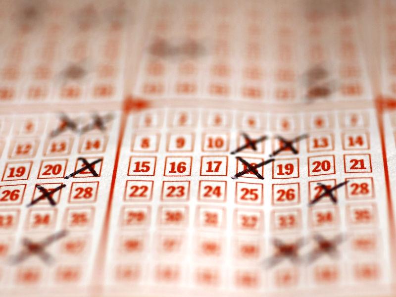 300 de danezi au fost chemaţi să-şi ridice premiile de la loterie. Câte 3,8 miliarde de euro de fiecare!