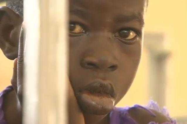 VIDEO: O boală misterioasă transformă în zombi copii din Africa