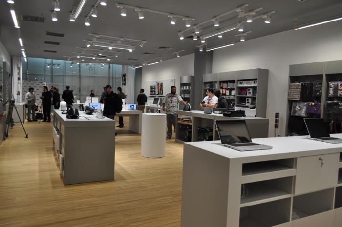 Cel mai mare magazin cu produse Apple din Europa de Sud-Est, deschis la Bucureşti