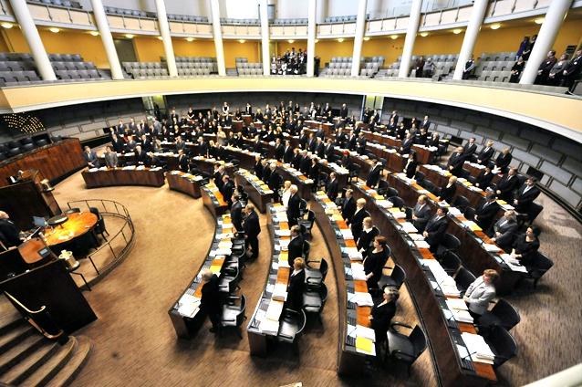 Dispută verbală în parlamentul Finlandei pe problema cerşetorilor români şi bulgari