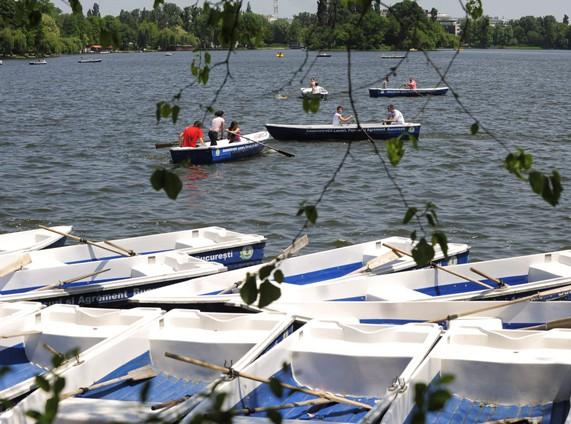 Sezonul de agrement pe Lacul Herăstrău se deschide duminică. Află cât te costă o plimbare cu vaporaşul