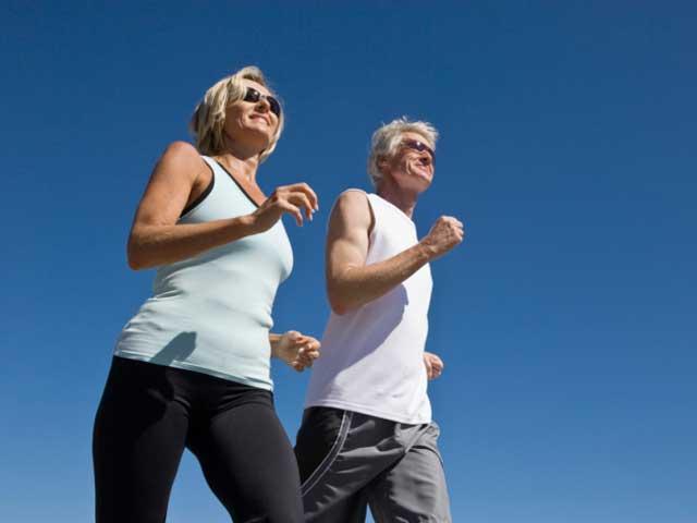 Trei „medicamente” pentru tratarea bolilor cardiace: activitatea fizică, reducerea greutăţii şi renunţarea la fumat