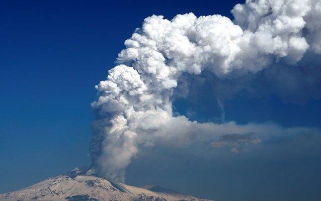 Vulcanul Etna a erupt pentru a cincea oară, de la începutul anului