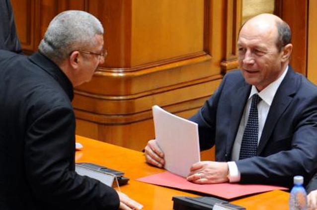 Băsescu a discutat cu lideri PDL luni noaptea şi l-a întrebat pe Prigoană dacă a negociat cu Oprescu. Prigoană spune că nu a discutat nimic cu Băsescu