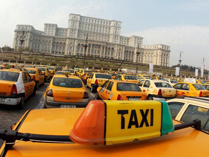 Taximetriştii din Capitală protestează în Piaţa Constituţiei: Vezi restricţiile din trafic