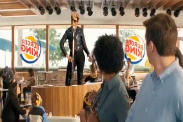VIDEO: Mary J. Blige cântă despre puii crocanţi de la Burger King