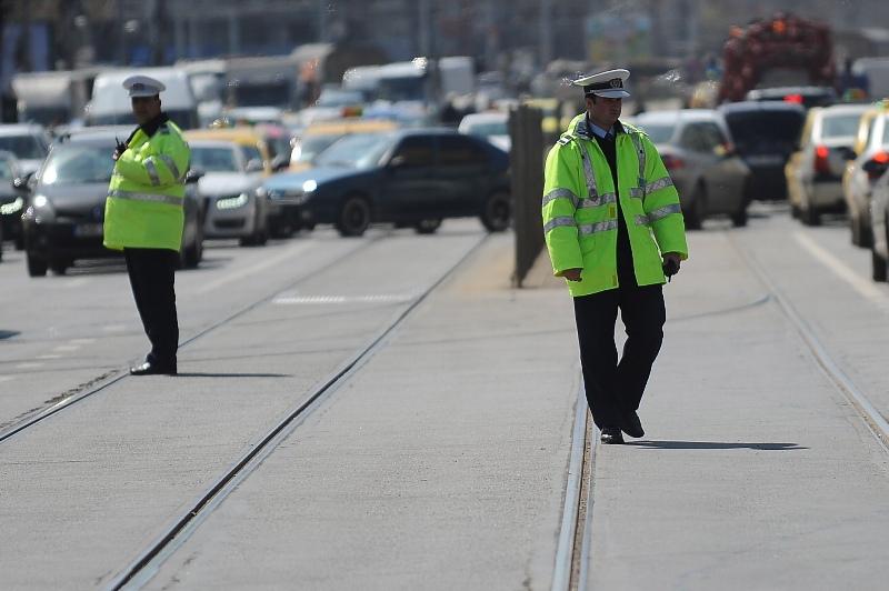 Mai mult de zece la sută dintre poliţiştii de la Rutieră din Iaşi nu deţin permise de conducere