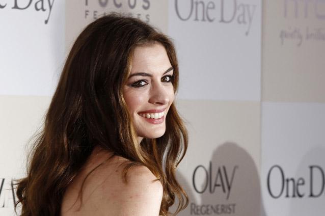 Anne Hathaway s-a tuns scurt pentru rolul din "Mizerabilii"